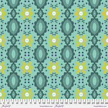 Load image into Gallery viewer, Folk Heart Quilt Pattern